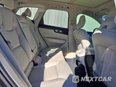 Zdjęcie 11 z 13 samochodu: 2019 VOLVO XC60 T5 VIN:LYV102RKXKB215248 - miniatura