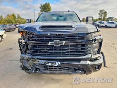 Piąte zdjęcie samochodu w środku: 2025 CHEVROLET SILVERADO K2500 CUSTOM VIN:2GC4KME7XS1224389 - miniatura