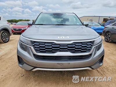 Piąte zdjęcie samochodu w środku: 2023 KIA SELTOS LX VIN:KNDEPCAA6P7376231 - miniatura