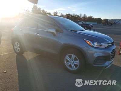 Czwarte zdjęcie samochodu z boku: 2019 CHEVROLET TRAX 1LT VIN:KL7CJLSB4KB866282 - miniatura