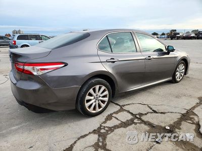 Trzecie zdjęcie samochodu z tyłu: 2018 TOYOTA CAMRY LE VIN:4T1B11HK8JU593579 - miniatura