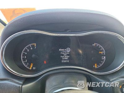 Zdjęcie 9 z 13 samochodu: 2018 JEEP GRAND CHEROKEE LAREDO VIN:1C4RJFAG0JC245299 - miniatura