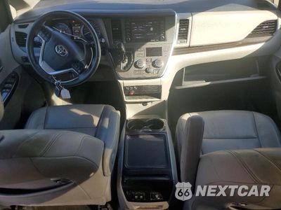 Zdjęcie 8 z 13 samochodu: 2018 TOYOTA SIENNA XLE 8-PASSENGER VIN:5TDYZ3DC0JS918568 - miniatura