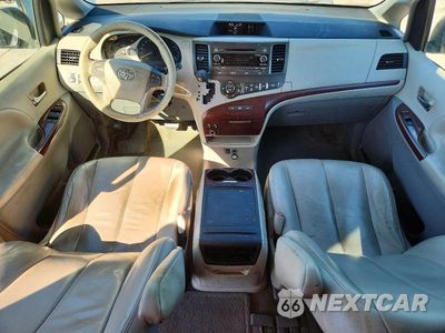 Zdjęcie 8 z 13 samochodu: 2013 TOYOTA SIENNA XLE 8-PASSENGER VIN:5TDYK3DC7DS351560 - miniatura