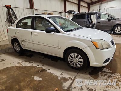 Czwarte zdjęcie samochodu z boku: 2011 KIA RIO LX VIN:KNADH4A32B6955566 - miniatura
