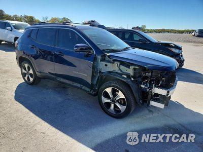 Czwarte zdjęcie samochodu z boku: 2020 JEEP COMPASS LATITUDE VIN:3C4NJDBB0LT252122 - miniatura
