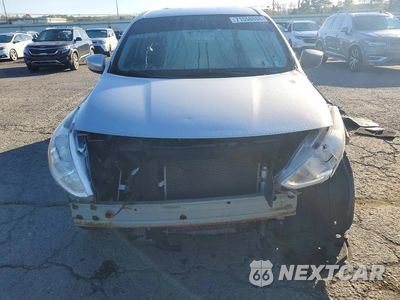 Piąte zdjęcie samochodu w środku: 2018 NISSAN VERSA SV VIN:3N1CN7AP5JL884088 - miniatura