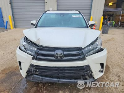 Piąte zdjęcie samochodu w środku: 2018 TOYOTA HIGHLANDER SE VIN:5TDKZRFH7JS287254 - miniatura