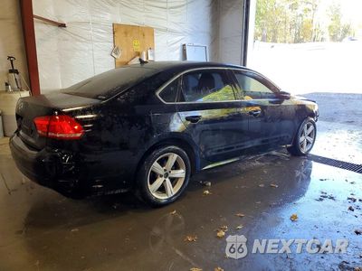 Trzecie zdjęcie samochodu z tyłu: 2012 VOLKSWAGEN PASSAT SE VIN:1VWBP7A35CC039057 - miniatura