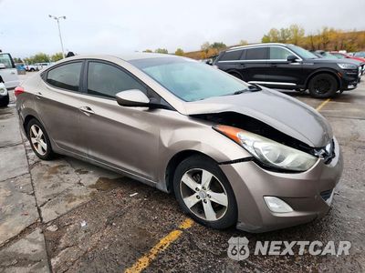 Czwarte zdjęcie samochodu z boku: 2012 HYUNDAI ELANTRA GLS VIN:5NPDH4AE1CH116911 - miniatura