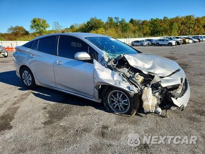 Czwarte zdjęcie samochodu z boku: 2017 TOYOTA PRIUS THREE VIN:JTDKARFUXH3036339 - miniatura