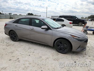 Czwarte zdjęcie samochodu z boku: 2023 HYUNDAI ELANTRA BLUE VIN:KMHLM4AJ4PU041536 - miniatura
