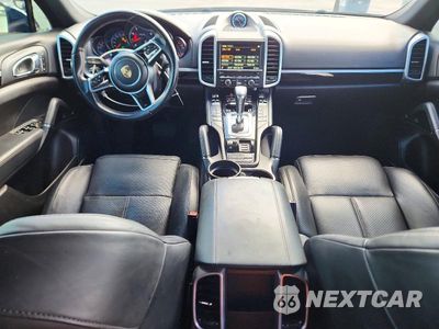 Zdjęcie 8 z 13 samochodu: 2016 PORSCHE CAYENNE VIN:WP1AA2A26GKA10641 - miniatura