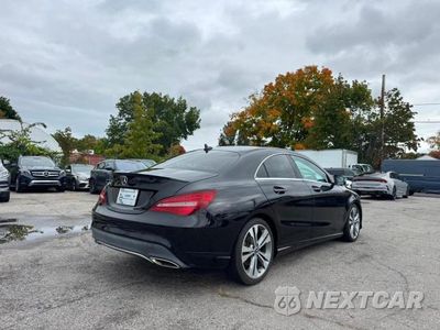 Czwarte zdjęcie samochodu z boku: 2019 MERCEDES-BENZ CLA 250 VIN:WDDSJ4EB2KN738756 - miniatura
