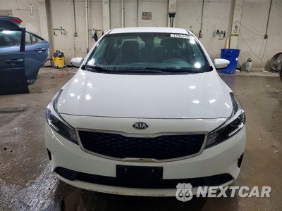 Piąte zdjęcie samochodu w środku: 2018 KIA FORTE S VIN:3KPFL4A72JE177355 - miniatura