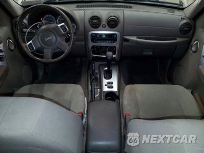 Zdjęcie 8 z 13 samochodu: 2005 JEEP LIBERTY LIMITED VIN:1J4GL58K25W514990 - miniatura