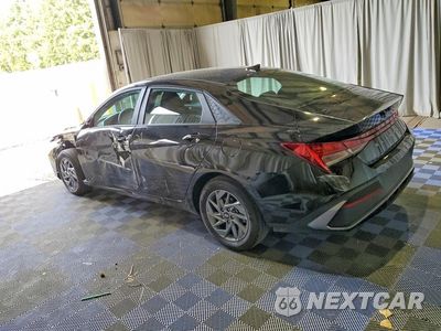 Drugie zdjęcie samochodu z przodu: 2026 HYUNDAI ELANTRA HYBRID BLUE VIN:KMHLM4DJ6TU215046 - miniatura