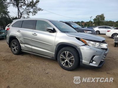 Czwarte zdjęcie samochodu z boku: 2017 TOYOTA HIGHLANDER LE VIN:5TDBZRFH1HS401131 - miniatura