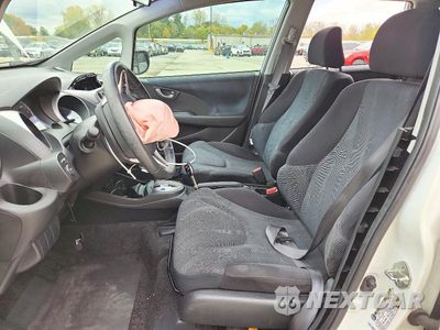 Zdjęcie 7 z 12 samochodu: 2010 HONDA FIT SPORT VIN:JHMGE8H4XAS026096 - miniatura