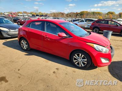 Czwarte zdjęcie samochodu z boku: 2013 HYUNDAI ELANTRA GT BASE VIN:KMHD35LE8DU031441 - miniatura