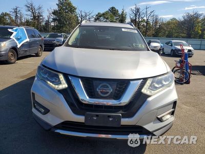 Piąte zdjęcie samochodu w środku: 2017 NISSAN ROGUE SL VIN:JN8AT2MV6HW019680 - miniatura