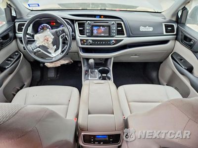 Zdjęcie 8 z 13 samochodu: 2016 TOYOTA HIGHLANDER LE VIN:5TDZKRFH0GS165816 - miniatura