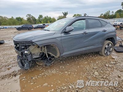 2025 HYUNDAI KONA SEL KM8HBCAB2SU321172 - główne zdjęcie licytacji z USA - miniatura