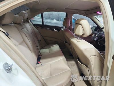 Zdjęcie 10 z 13 samochodu: 2012 MERCEDES-BENZ C 250 VIN:WDDGF4HBXCR193306 - miniatura