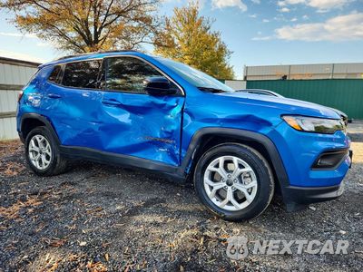 Czwarte zdjęcie samochodu z boku: 2025 JEEP COMPASS LATITUDE VIN:3C4NJDBN1ST600874 - miniatura