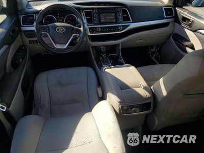 Zdjęcie 8 z 12 samochodu: 2019 TOYOTA HIGHLANDER LE VIN:5TDZARFH5KS049913 - miniatura