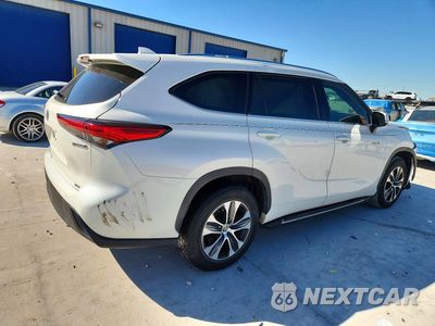 Trzecie zdjęcie samochodu z tyłu: 2020 TOYOTA HIGHLANDER HYBRID XLE VIN:5TDGARAHXLS500107 - miniatura
