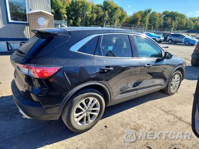 Trzecie zdjęcie samochodu z tyłu: 2020 FORD ESCAPE SE VIN:1FMCU0G61LUC32188 - miniatura