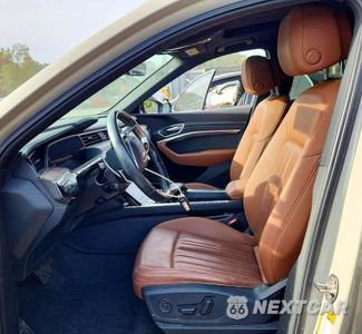 Zdjęcie 7 z 14 samochodu: 2019 AUDI E-TRON PREMIUM PLUS VIN:WA1LAAGE3KB015479 - miniatura
