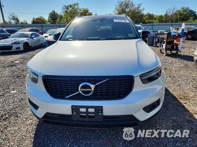 Piąte zdjęcie samochodu w środku: 2019 VOLVO XC40 T5 R-DESIGN VIN:YV4162UM2K2109897 - miniatura