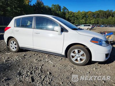 Czwarte zdjęcie samochodu z boku: 2009 NISSAN VERSA 1.8 S VIN:3N1BC13E09L414542 - miniatura
