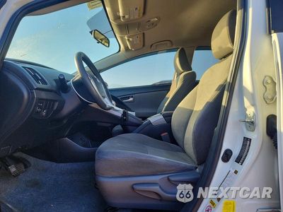 Zdjęcie 7 z 12 samochodu: 2015 TOYOTA PRIUS TWO VIN:JTDKN3DU5F1926535 - miniatura