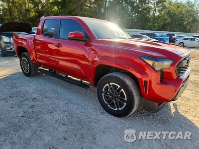 Czwarte zdjęcie samochodu z boku: 2024 TOYOTA TACOMA TRD SPORT VIN:3TYKB5FNXRT009838 - miniatura