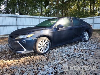 2021 TOYOTA CAMRY LE 4T1C11AK9MU450210 - główne zdjęcie licytacji z USA - miniatura