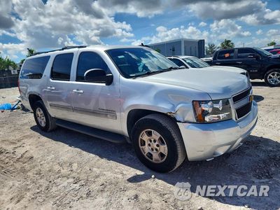 Czwarte zdjęcie samochodu z boku: 2014 CHEVROLET SUBURBAN C1500 LT VIN:1GNSCJE05ER229959 - miniatura