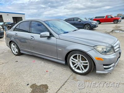 Czwarte zdjęcie samochodu z boku: 2012 MERCEDES-BENZ C 250 VIN:WDDGF4HB5CR217981 - miniatura