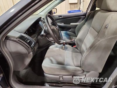 Zdjęcie 7 z 13 samochodu: 2004 HONDA ACCORD EX VIN:1HGCM56724A025969 - miniatura