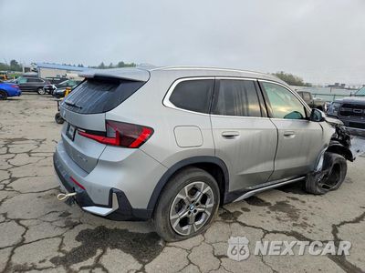 Trzecie zdjęcie samochodu z tyłu: 2023 BMW X1 XDRIVE28I VIN:WBX73EF00P5W92500 - miniatura