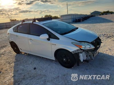 Czwarte zdjęcie samochodu z boku: 2015 TOYOTA PRIUS TWO VIN:JTDKN3DU6F0397778 - miniatura