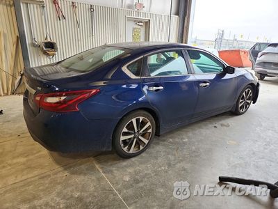 Trzecie zdjęcie samochodu z tyłu: 2017 NISSAN ALTIMA 2.5 SR VIN:1N4AL3AP3HC157109 - miniatura