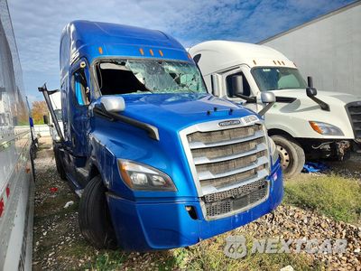 Czwarte zdjęcie samochodu z boku: 2021 FREIGHTLINER CASCADIA SEMI TRUCK VIN:3AKJHHDR2MSMA5116 - miniatura