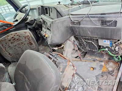 Zdjęcie 8 z 13 samochodu: 2019 INTERNATIONAL LT625 SEMI TRUCK VIN:3HSDZTZR6KN363026 - miniatura