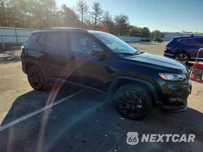 Czwarte zdjęcie samochodu z boku: 2024 JEEP COMPASS LATITUDE VIN:3C4NJDBN0RT104720 - miniatura