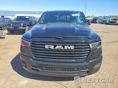 Piąte zdjęcie samochodu w środku: 2025 RAM 1500 LARAMIE VIN:1C6SRFJP9SN730838 - miniatura