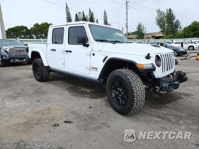 Czwarte zdjęcie samochodu z boku: 2023 JEEP GLADIATOR MOJAVE VIN:1C6JJTEGXPL575313 - miniatura