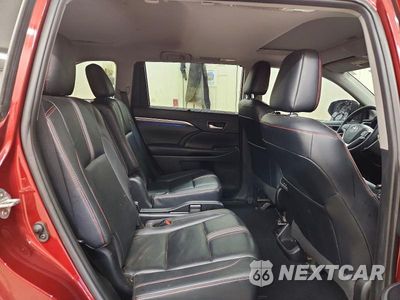Zdjęcie 11 z 14 samochodu: 2019 TOYOTA HIGHLANDER SE VIN:5TDJZRFHXKS918379 - miniatura